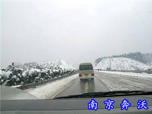 2007年公司参加江苏电力救援车支援湖南郴州！（图）